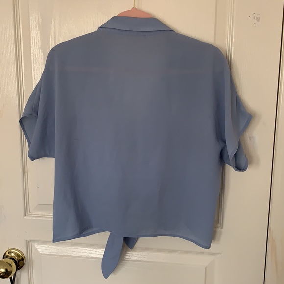 Baby blue crop top - Picture 2 of 3